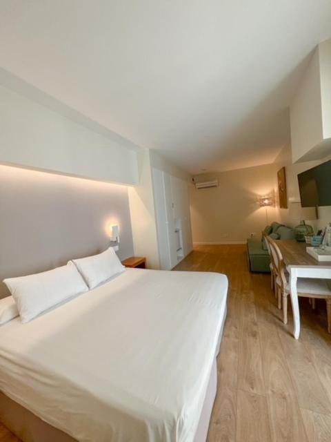 Hotel & Apartaments Thalassa Sport & Spa Roses Dış mekan fotoğraf